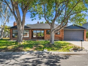 Building Photo - Dream Home