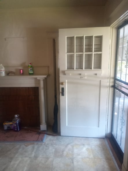 Building Photo - 374 Person