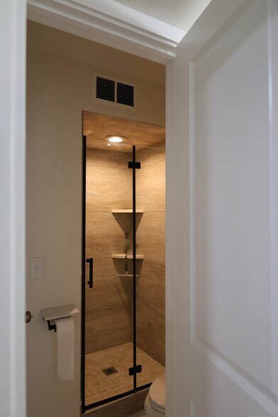 Building Photo - 8413 Tiffany Dr