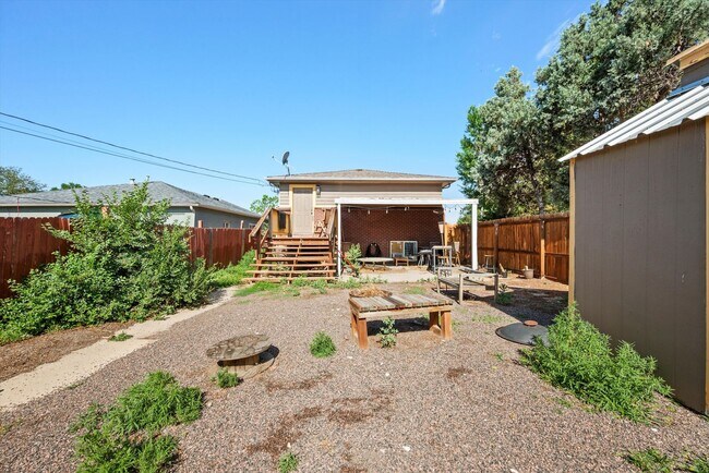 Building Photo - Updated 2 Bedroom Home in North Park Hill | Fresh Paint & Prime Denver Location