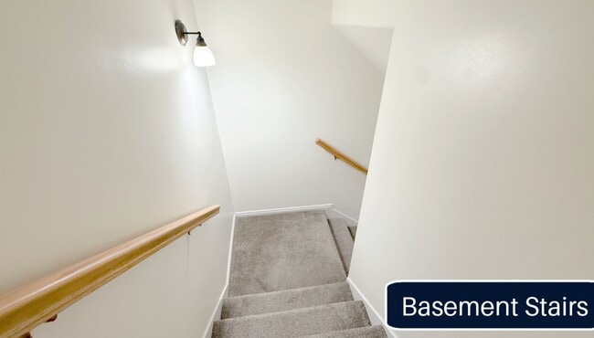 Building Photo - 8017 Showcase Ln