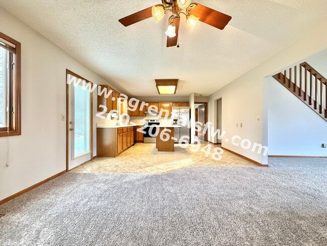 Building Photo - 3 Bedroom House