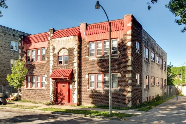 Building Photo - 2021-2027 W Atkinson Ave