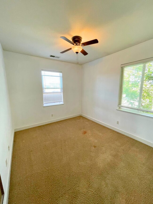 Building Photo - Beautiful 4 bed/ 3.5 bath in Natomas!