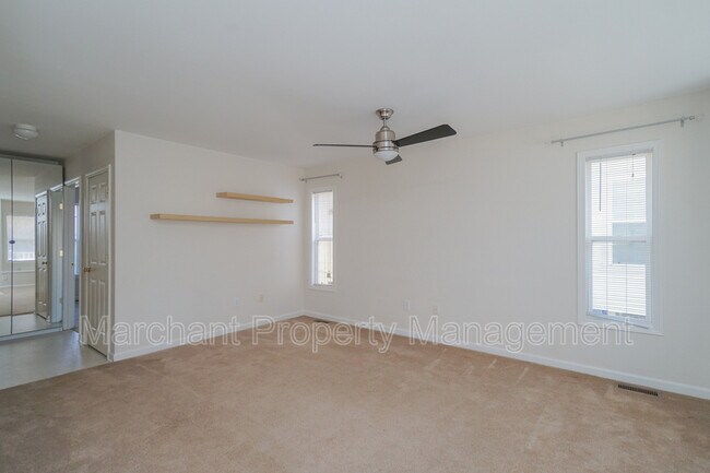 Building Photo - 335 Woodlark St