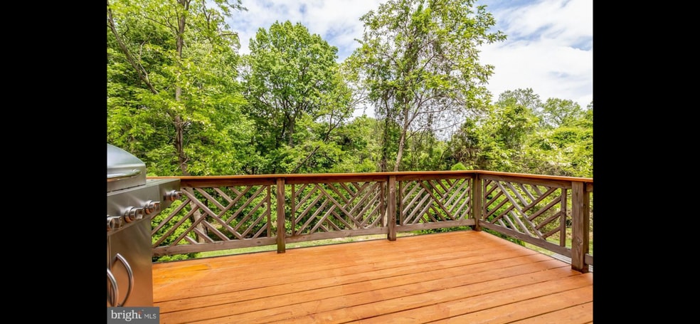 Building Photo - 10 Donagh Ct