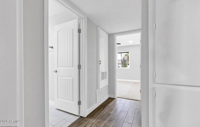 Building Photo - 10602 W Cumberland Dr