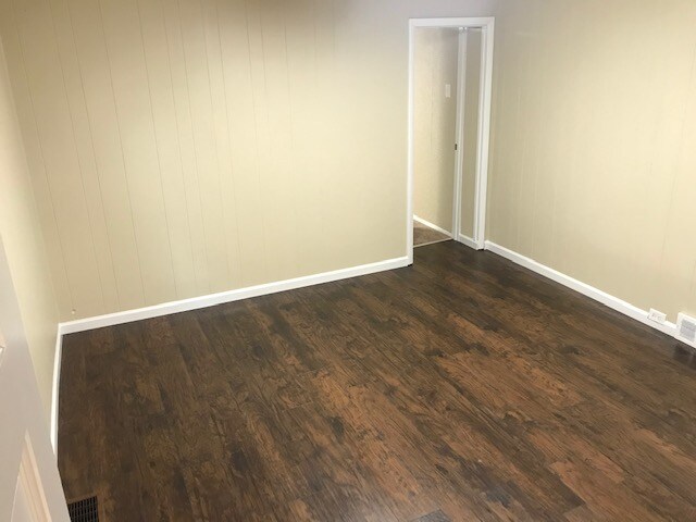 Building Photo - 122 Ruth St