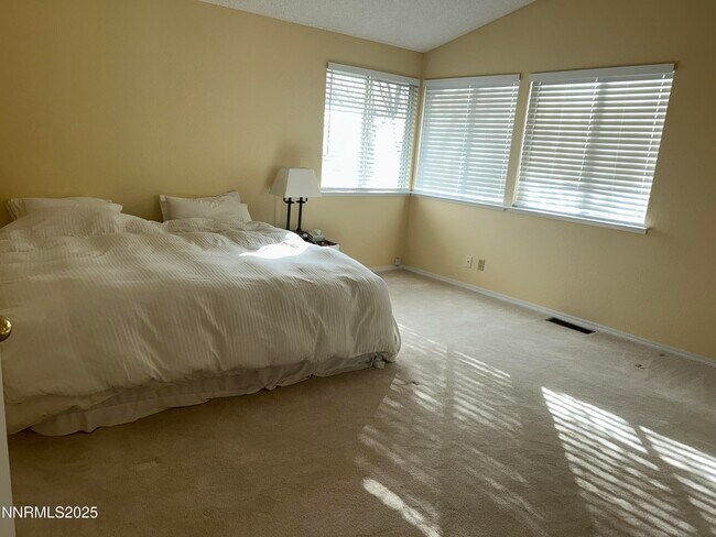 Building Photo - 1809 Lakeland Hills Dr