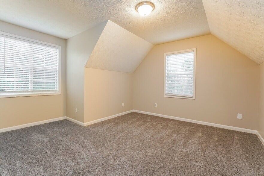 Building Photo - 2631 Windage Dr SW