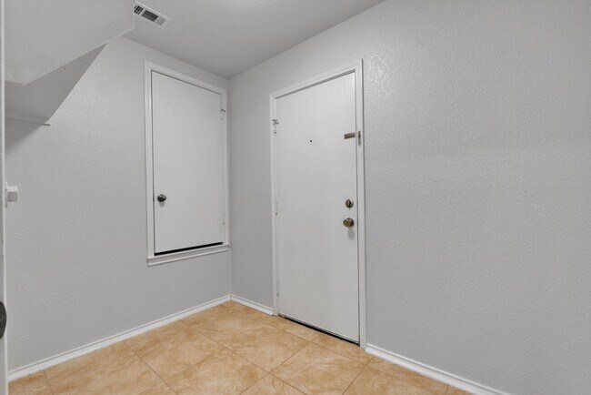 Building Photo - Charming 3 bedroom 2 Bathroom Home!