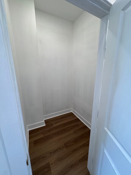 Building Photo - 647 N 16th St