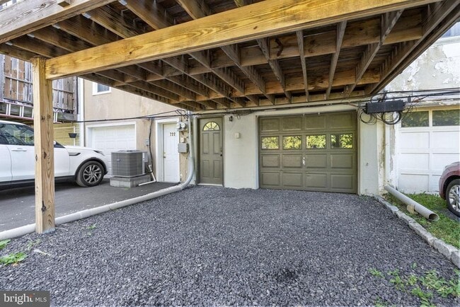 Building Photo - 720 Shaw Ave