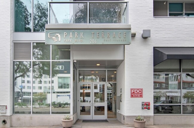 Building Photo - 206 Park Blvd