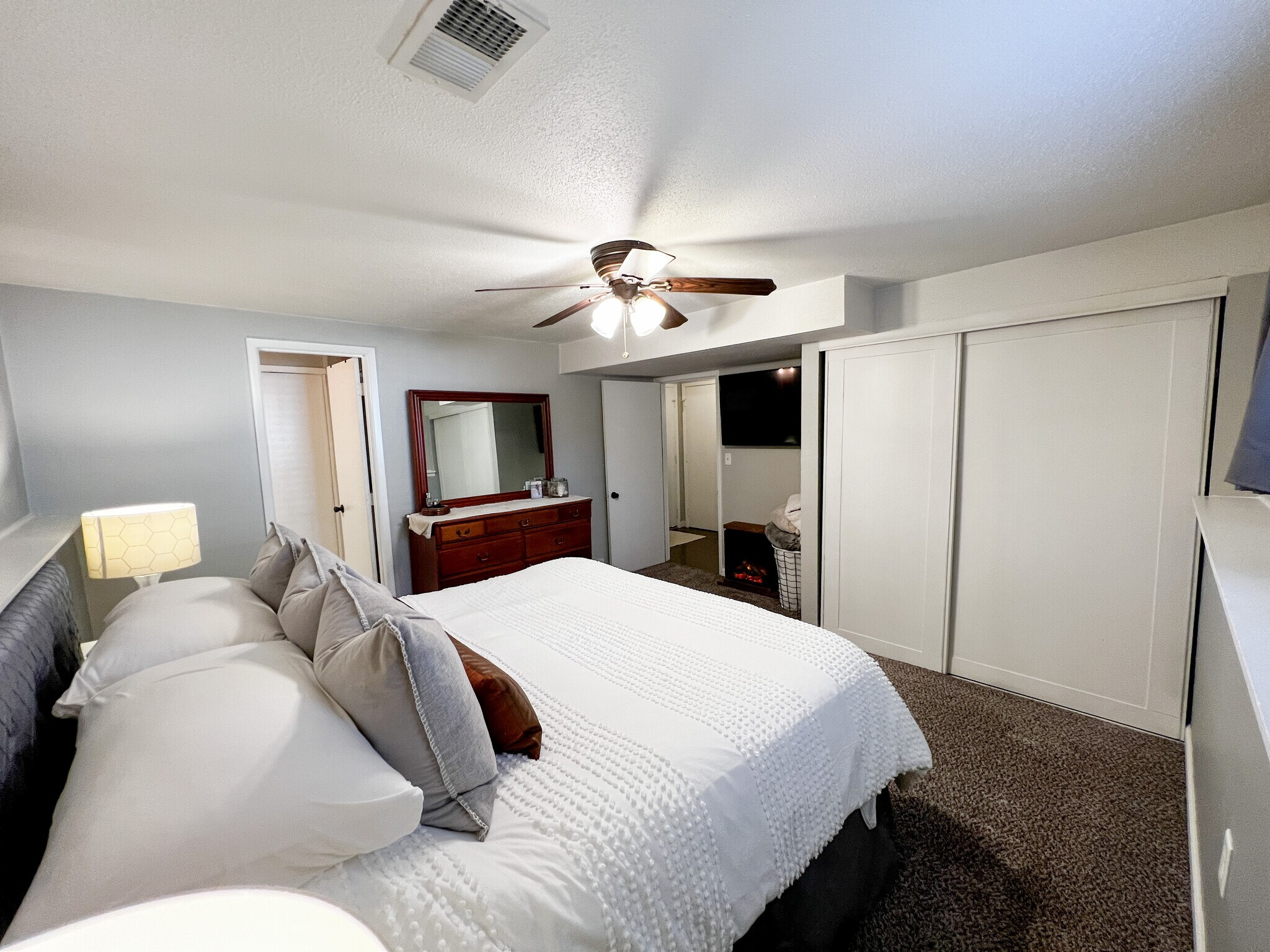 Building Photo - 323 SE Melody Ln