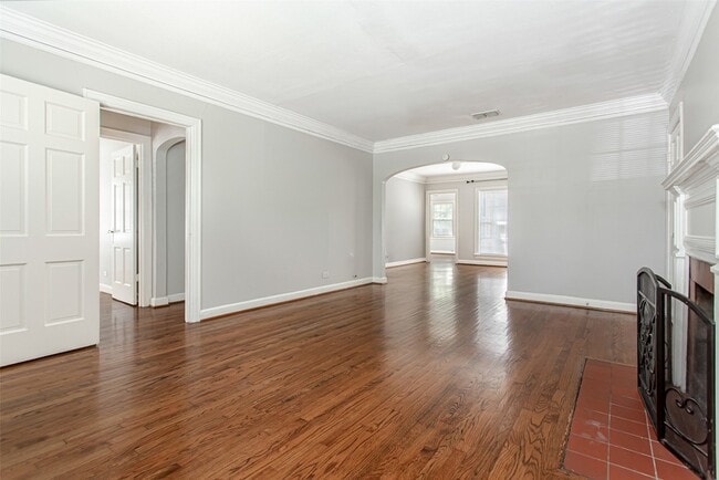 Building Photo - 5442 Longview St