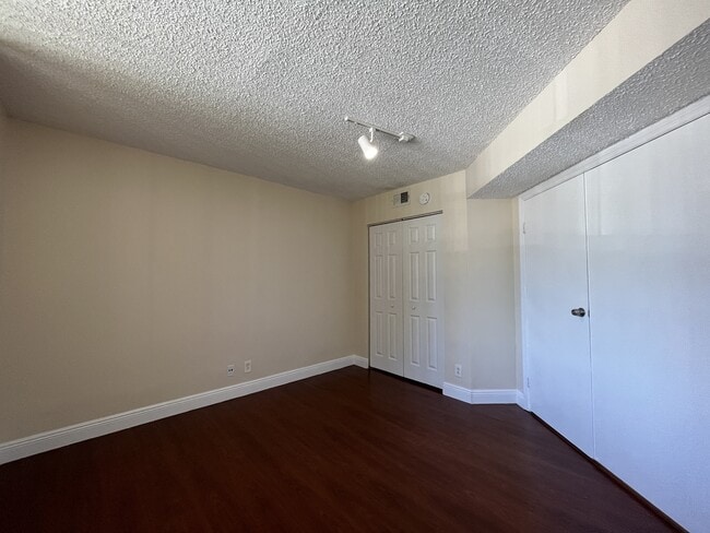 Building Photo - 4015 W McNab Rd
