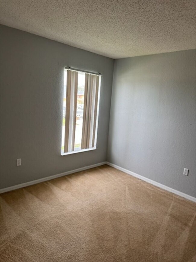 Building Photo - Highland Square Home