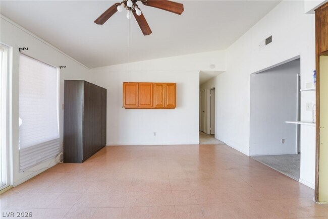 Building Photo - 2102 E Russell Rd