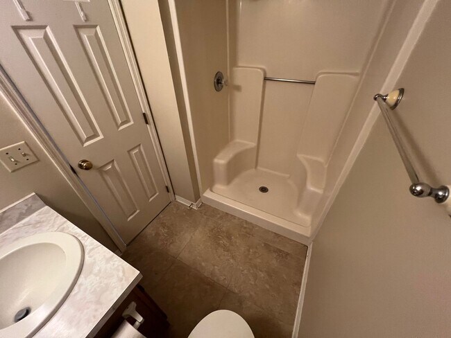 Building Photo - SPACIOUS 3 Bedroom, 2 Bathroom Ekana Point...