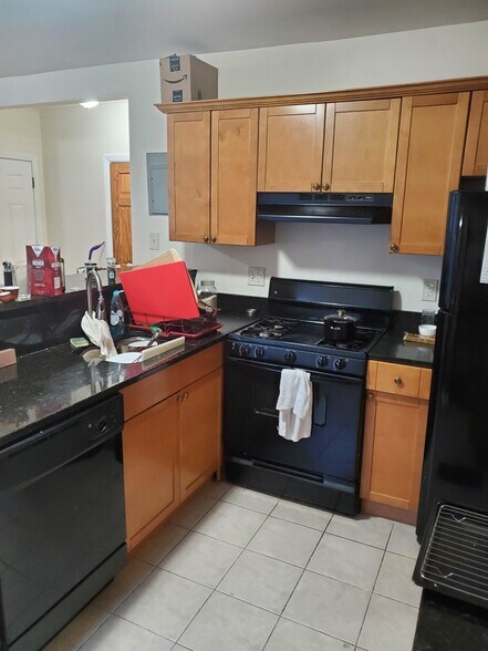 Primary Photo - 185 Beacon St