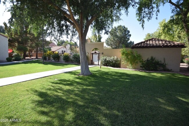 Building Photo - Beautiful 2 bed 2.5 bath Townhouse in Mesa!