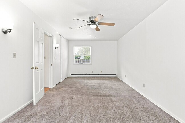 Building Photo - Large bi-level home in Littleton with 1-car garage!