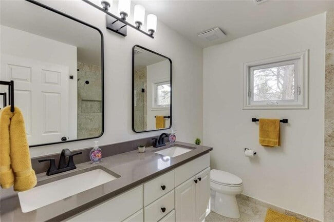 Building Photo - 1840 Oak Tree Hollow