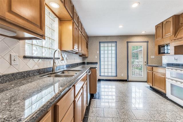 Building Photo - 9210 Larchwood Dr