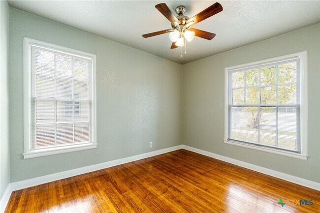 Building Photo - 1108 Stewart St