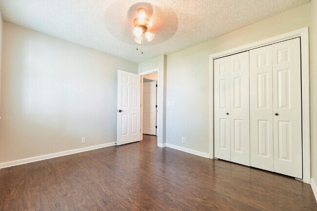 Building Photo - 348 N Birchwood Dr