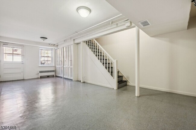 Building Photo - 12 S Mountain Ave