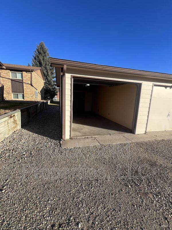 Building Photo - 3305 Frontier St