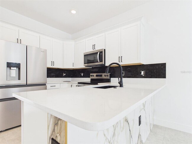 Building Photo - 5611 SW 72nd Ct