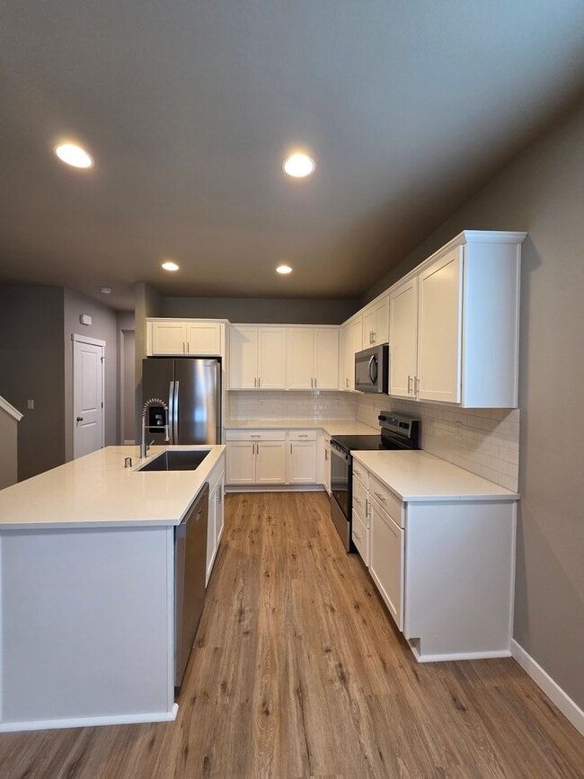 Building Photo - Brand new rental 3 bedroom 2.5 Bath in Centralia