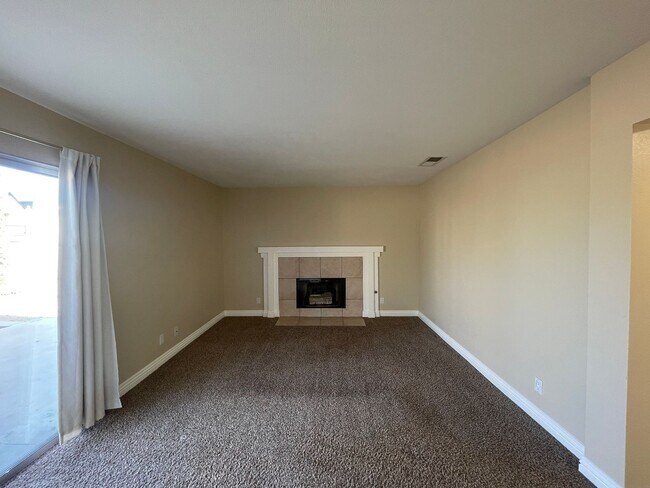Building Photo - Lancaster 3 bedroom - AVAILABLE NOW!