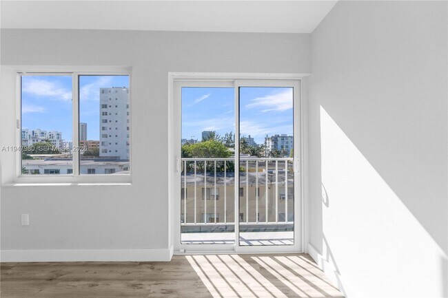 Building Photo - 7925 Carlyle Ave