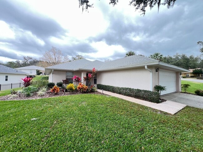 Building Photo - Modern 3-Bedroom, 2-Bathroom Home in Ocala! WASHER & DRYER INCLUDED!