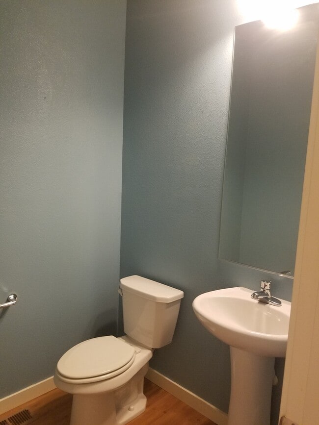 Building Photo - Great town home in perfect location!!!