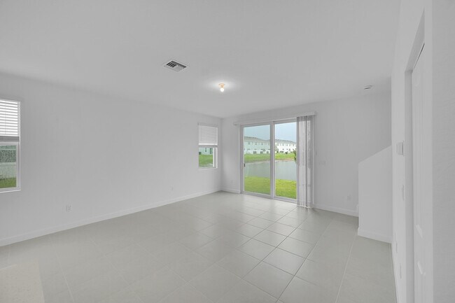 Building Photo - 520 Rivergrass St