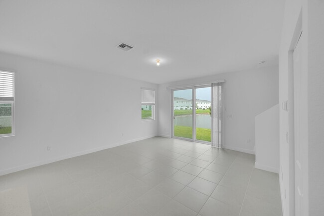 Building Photo - 520 Rivergrass St