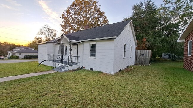 Building Photo - 901 State Rd S-38-225