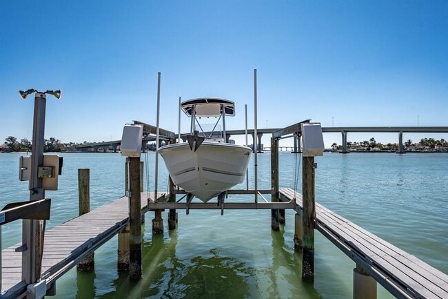 Building Photo - 590 Belle Point Dr