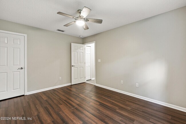 Building Photo - 1892 Vista Lakes Dr