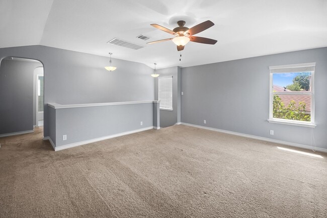 Building Photo - 4 Bedroom/2.5 Bath Tausch Farm Subdivision