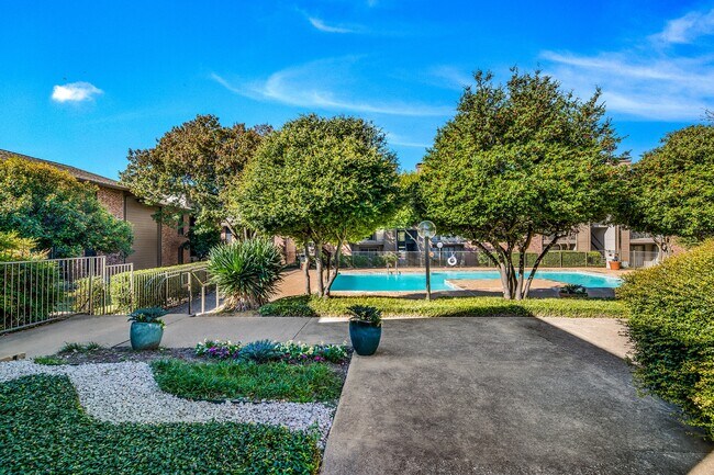 Building Photo - Start=2026-04-01 16:00:07;Tracked=2026-04-01 16:12:03;Processed=2026-04-01 16:17:03