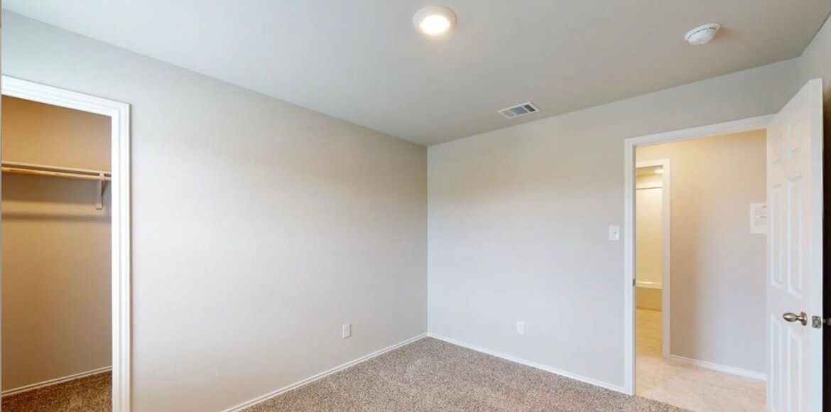 Building Photo - 1261 Lindsey Dr