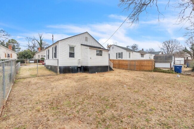 Building Photo - Updated 2 Bedroom / 1 Bath Home in Spartanburg $1,205/mo rent