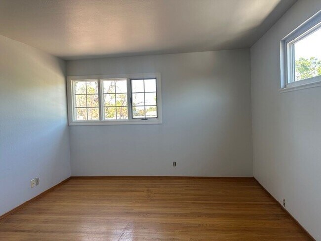 Building Photo - Nice 2-Story Single Family Home With Offic...