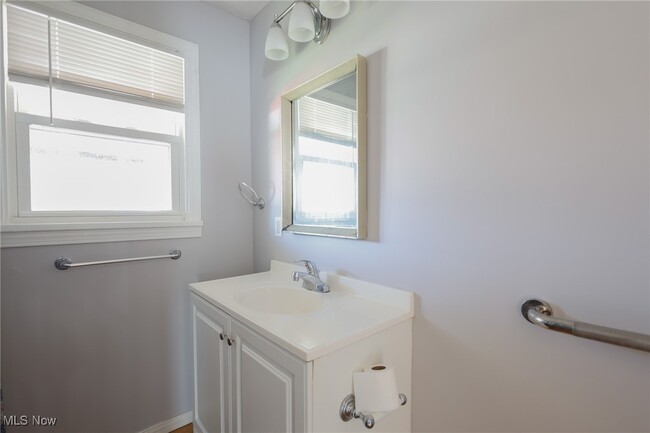 Building Photo - 1628 28th St NE
